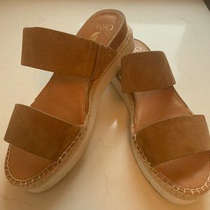 SARTO Cappy Wedge Slide - size 8.5, tan suede